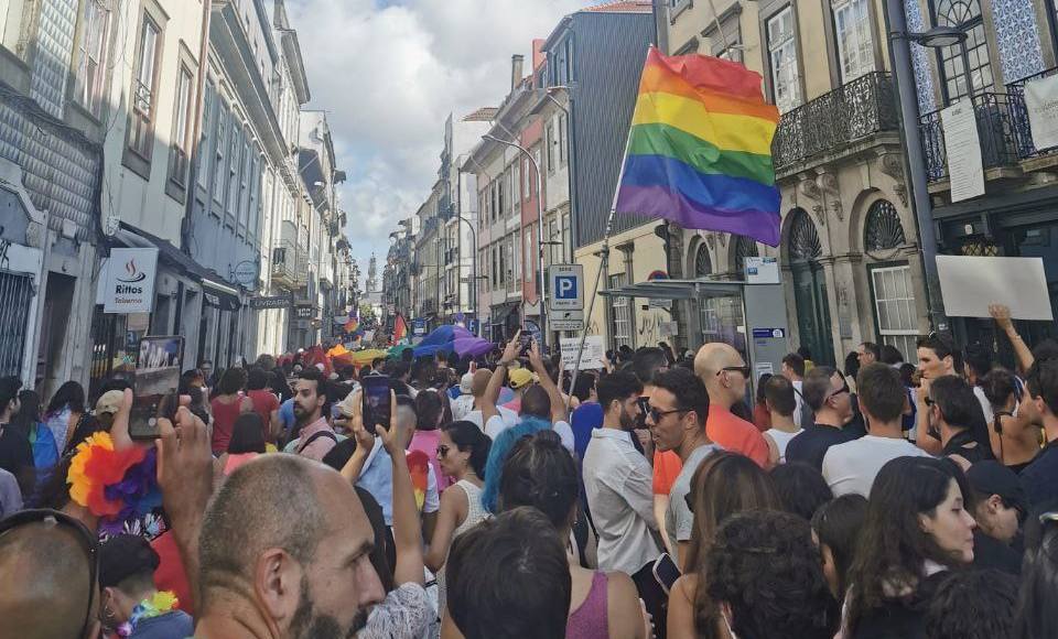A juventude LGBTI+ responde aos ataques de Rui Moreira com a maior Marcha do Orgulho no Porto de sempre. A luta contra os reacionários faz-se nas ruas!